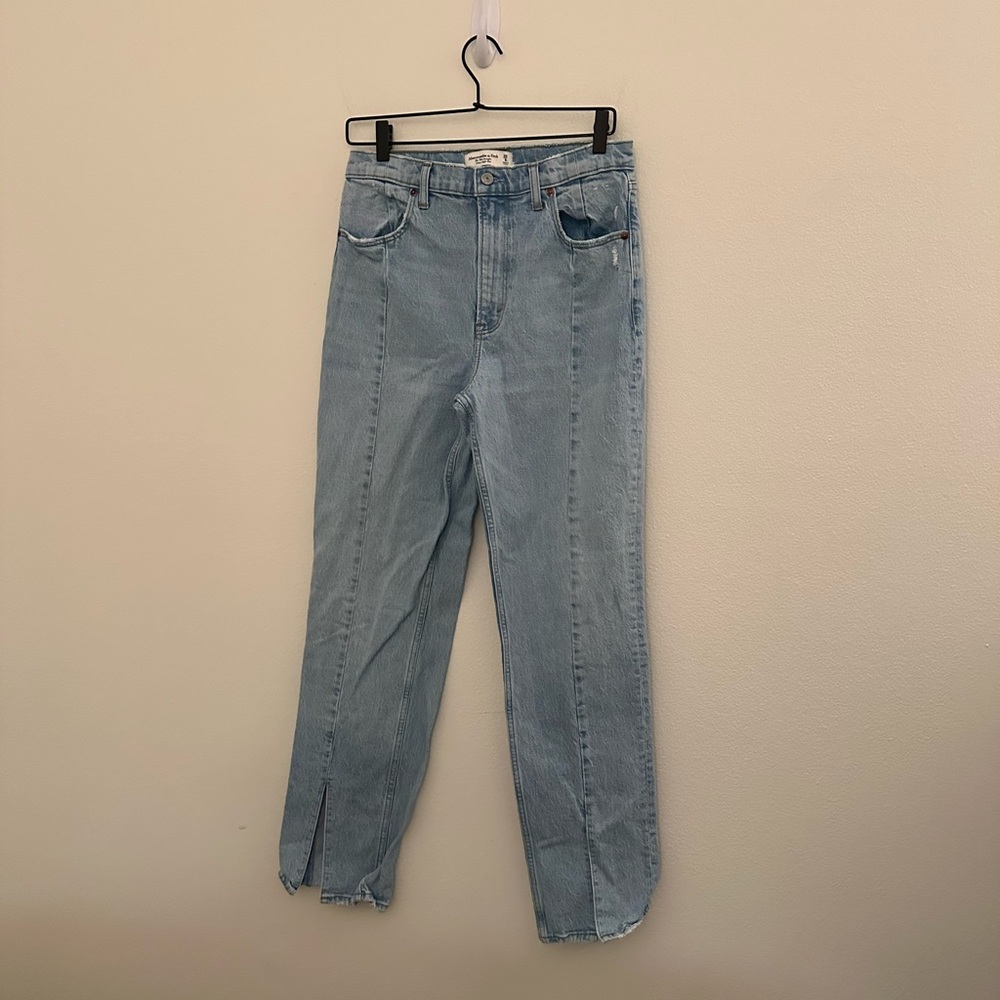 Abercrombie & Fitch The 90s Straight Ultra High Rise Light Wash Blue Jeans